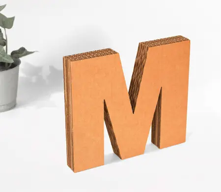 Lettere maiuscole in cartone per decorazioni