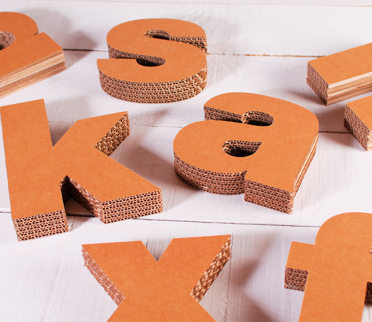 Letras de cartón minúsculas para decorar. Letras de cartón minúsculas para decorar.