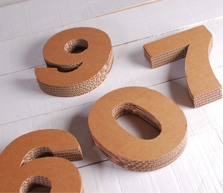 Originaux numéros en carton pour décorer, qui donnera une touche handmade à toute pièce. Des plus original, découvre-les! Originaux numéros en carton pour décorer, qui donnera une touche handmade à toute pièce. Des plus original, découvre-les!