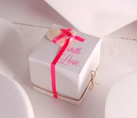 Gift box with compartments