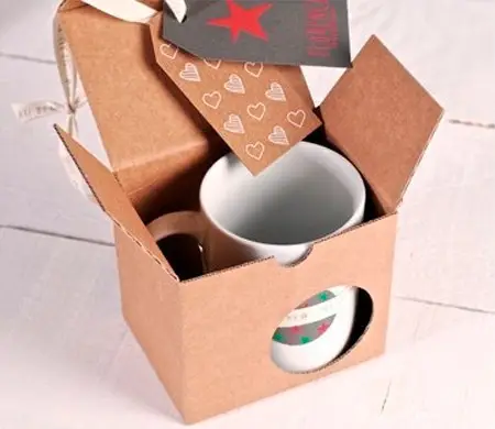 Boîte à tasses décorée