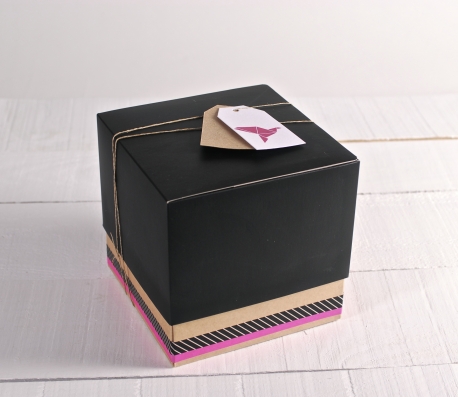 Caja sorpresa para regalo con decoración