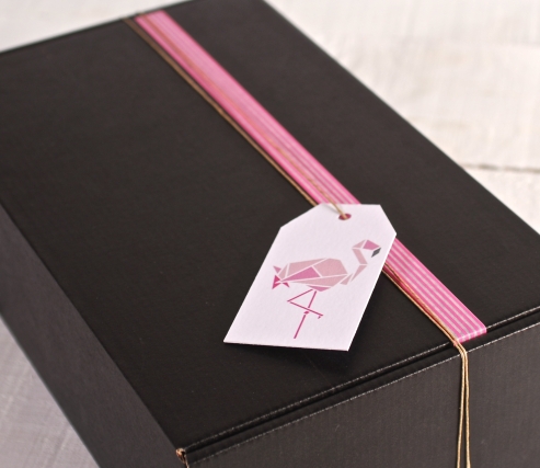 Box decorated in pink and white with flamenco