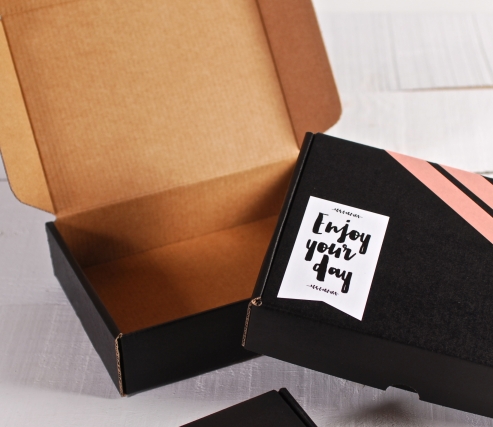 Caja decorada con washi tape y pegatinas "Happy"