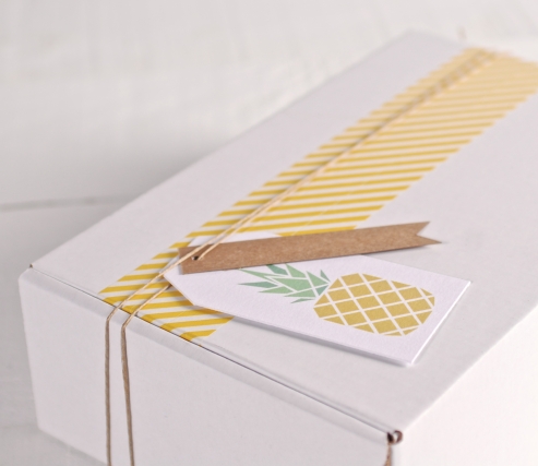 Tropicale scatola con l'etichetta "Ananas" e washi tape giallo