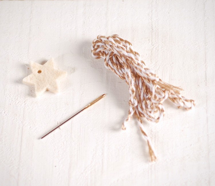 Estrella con Cordón Dorado ¡Para Manualidades! Estrella con Cordón Dorado ¡Para Manualidades!