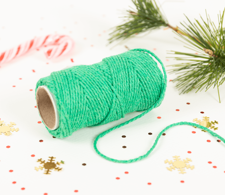 Schnur in korallenrot zum Dekorieren von Geschenken