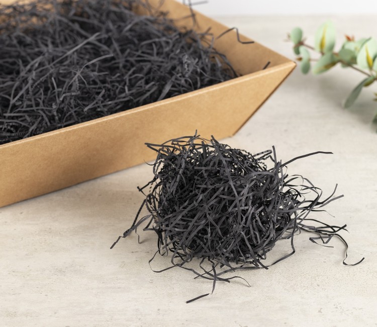 Papierschnipsel als Füllung von Kartons Papierschnipsel als Füllung von Kartons