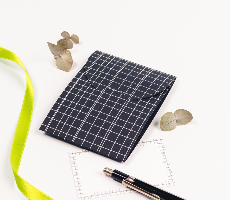 Enveloppe en carton pour cartes et bons ave... | SelfPackagi
