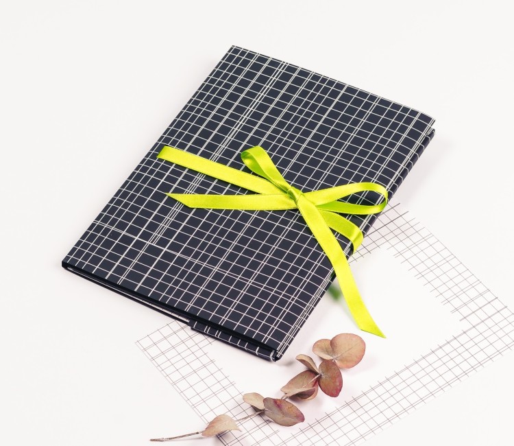 Carpetta di Cartone Regalo | SelfPackaging