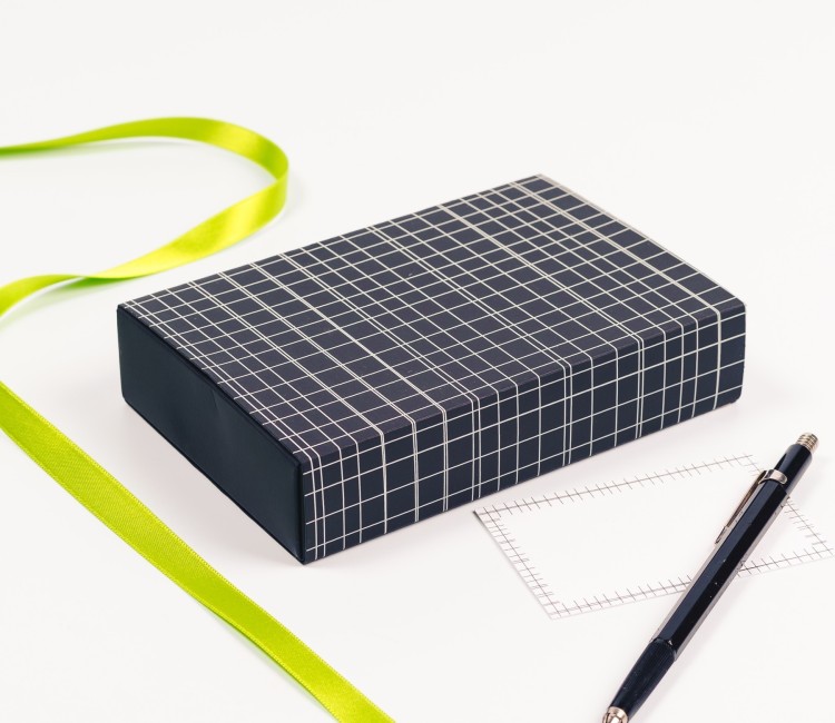 Box with a sash for gift cards