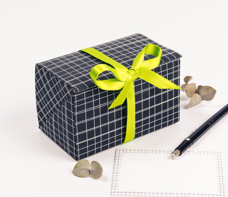 Limited-edition box for vouchers with a linear decoration