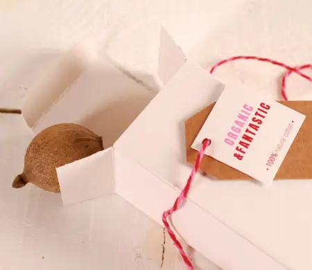 Environmentally-friendly perfume box in white