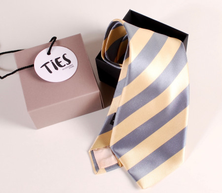 Caja pequeña cuadrada para corbata Caja pequeña cuadrada para corbata