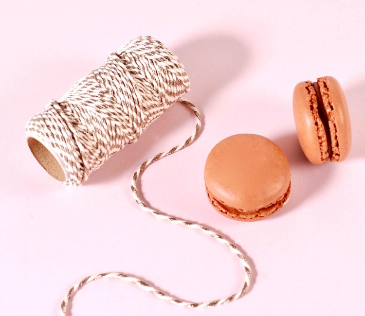 Metallisches Bäckergarn zum Dekorieren von Geschenken Metallisches Bäckergarn zum Dekorieren von Geschenken