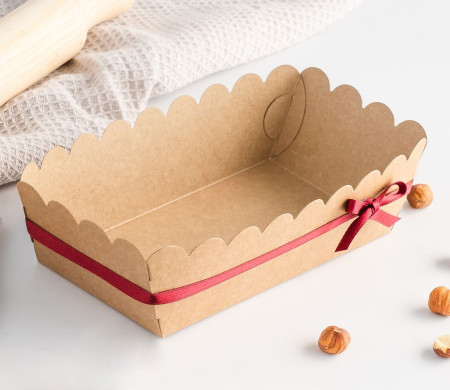 Tray for hot dogs and cakes