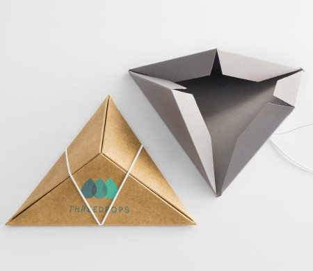 Caja Triangular de Cartón