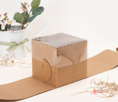 Box for Cakes and Pies, with a Handle and Lid
