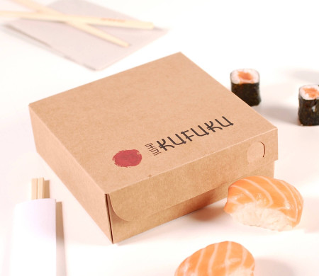 Caja cuadrada con tapa para mix de sushi