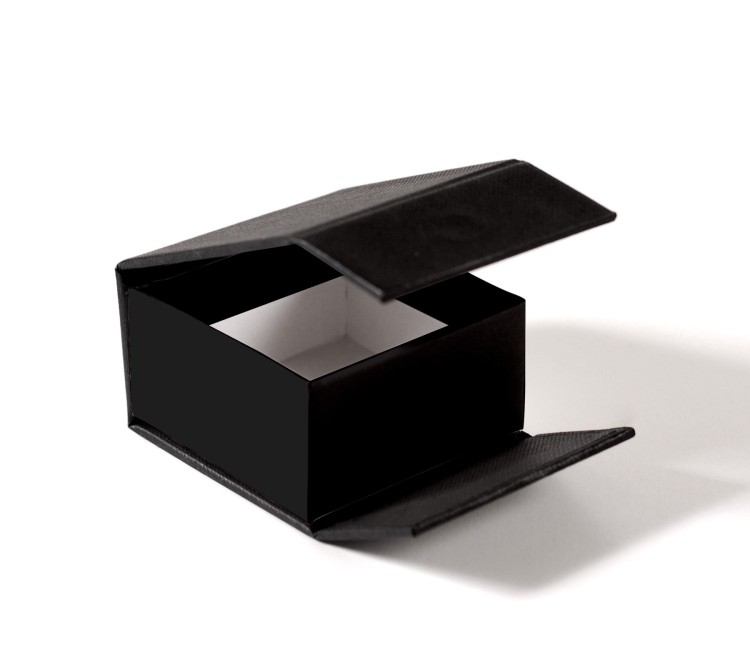 Caja forrada con cubeta rígida para pequeños objetos Caja forrada con cubeta rígida para pequeños objetos