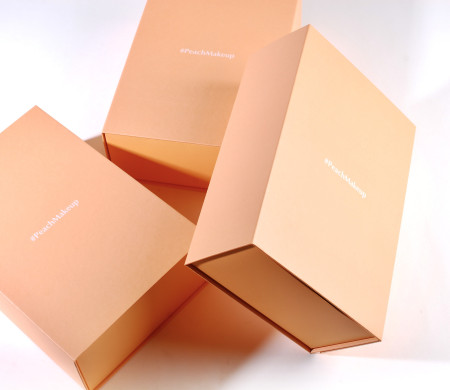 Lined gift box with folding cardboard base