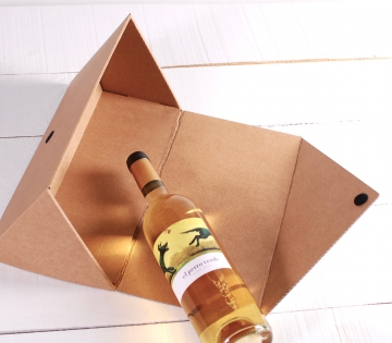 Triangular wine box decoration