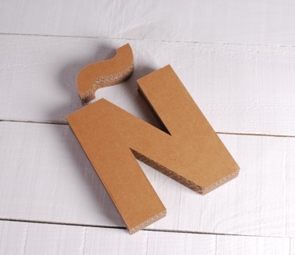Großbuchstaben aus Pappe