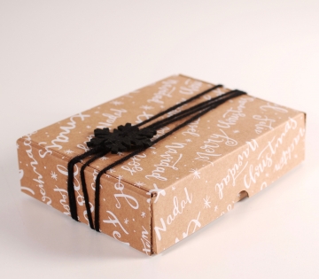 Caja rectangular para envío navideña